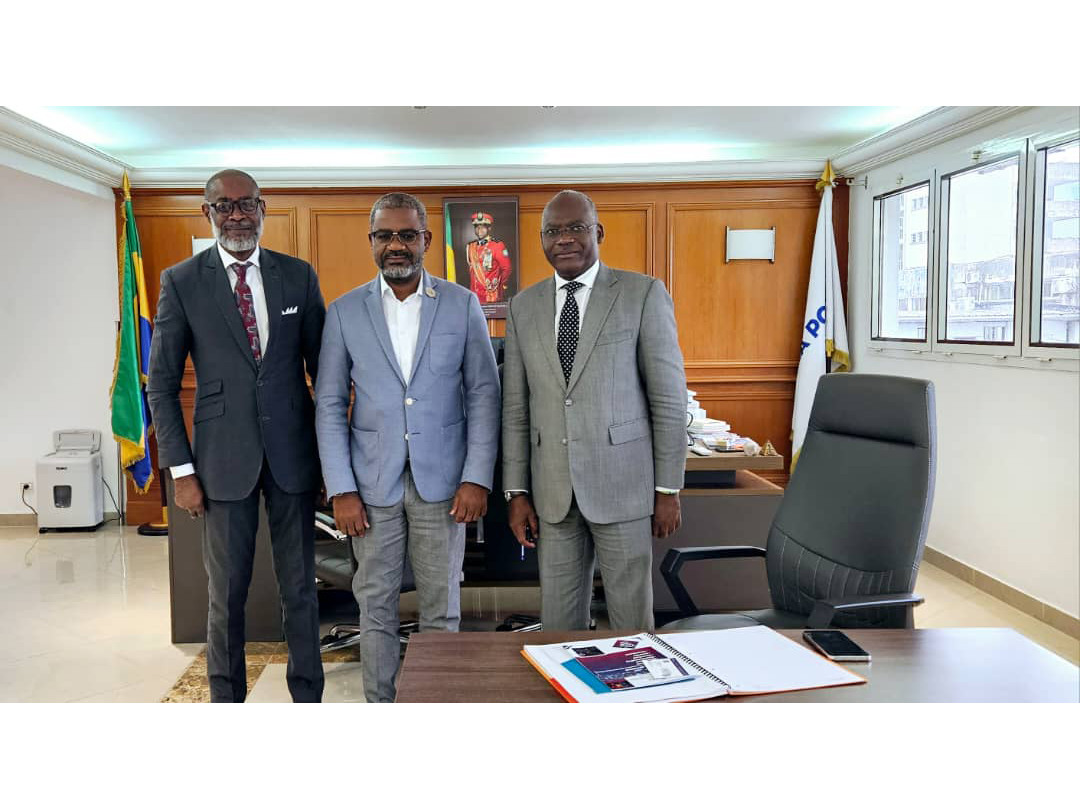 Avec le dg de la poste du Gabon et le directeur de l'économie numérique